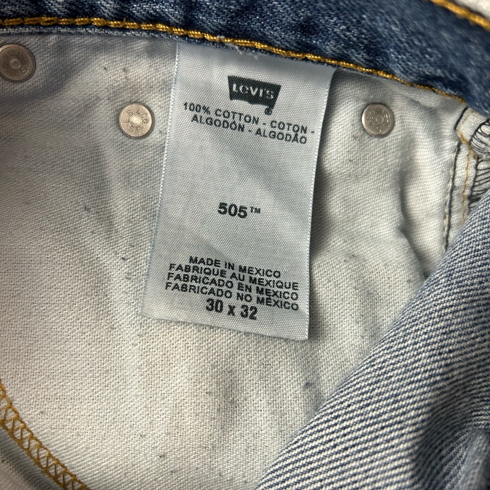 Levi’s | cut off shorts | Sz 30x32 - Picture 2 of 4